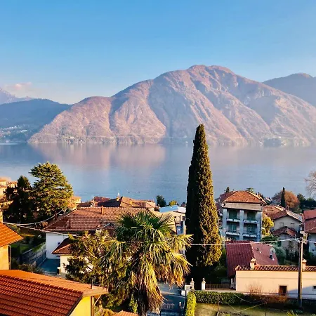 Dom wakacyjny History With A Twist And View-Lake View Property With Spacious Garden, Tremezzo Como *