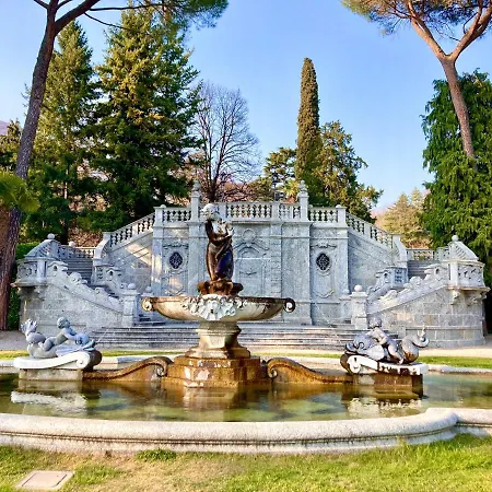 Dom wakacyjny History With A Twist And View-Lake View Property With Spacious Garden, Tremezzo Como Tremezzo