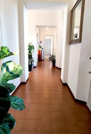 Dom wakacyjny History With A Twist And View-Lake View Property With Spacious Garden, Tremezzo Como