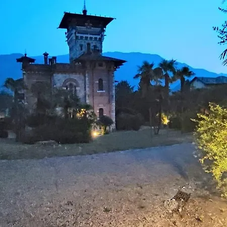 History With A Twist And View-Lake View Property With Spacious Garden, Tremezzo Como Dom wakacyjny *